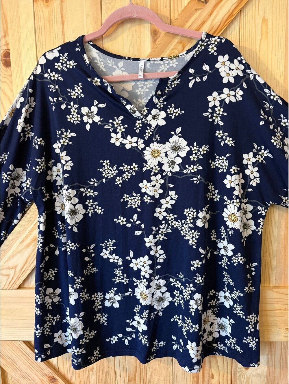 Anyally Women's 3XL Navy Blue Floral V-Neck Top